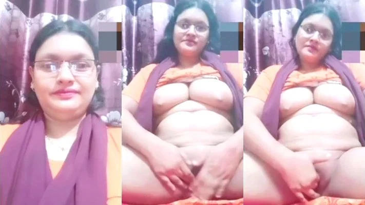 Desi Horny Bhabhi Fingering Video