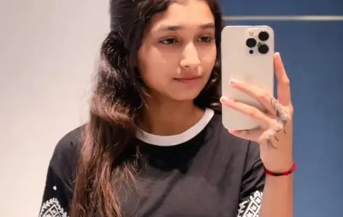 Cute Indian Girl Enjoying With Friends HD Video